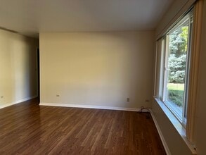 215 Brett Cir in Wauconda, IL - Building Photo - Building Photo