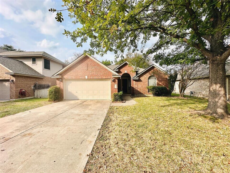 1101 Hunter's Creek Dr in Cedar Park, TX - Building Photo