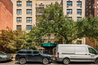 345 E 54th St in New York, NY - Foto de edificio - Building Photo