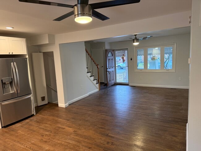 2018 Wareham Rd in Dundalk, MD - Foto de edificio - Building Photo