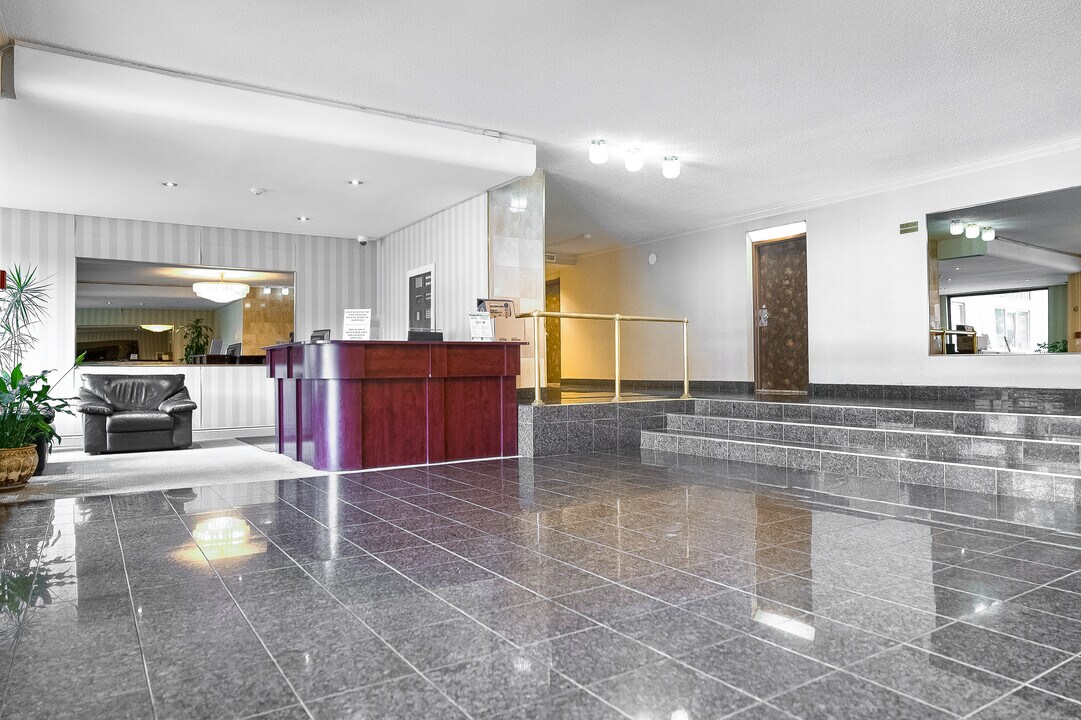 3536 De La Côte-Des-Neiges Ch in Montréal, QC - Building Photo