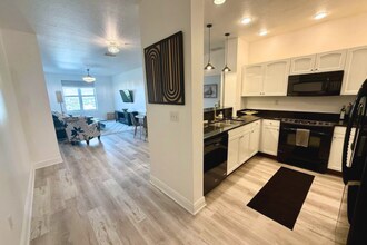 628 Cleveland St in Clearwater, FL - Foto de edificio - Building Photo