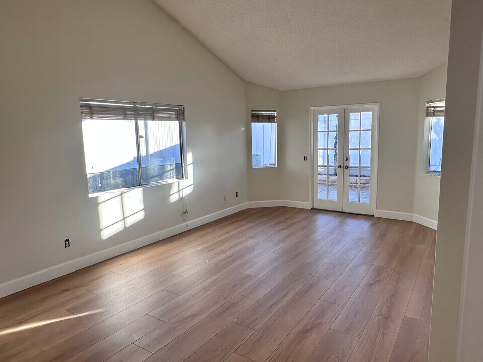 14156 Oro Grande St in Sylmar, CA - Building Photo