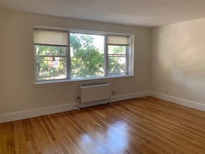 461 Arborway, Unit 3 in Boston, MA - Building Photo - Building Photo