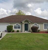 4600 Tarrega St in Sebring, FL - Building Photo