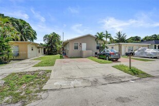5606 Hayes St in Hollywood, FL - Building Photo
