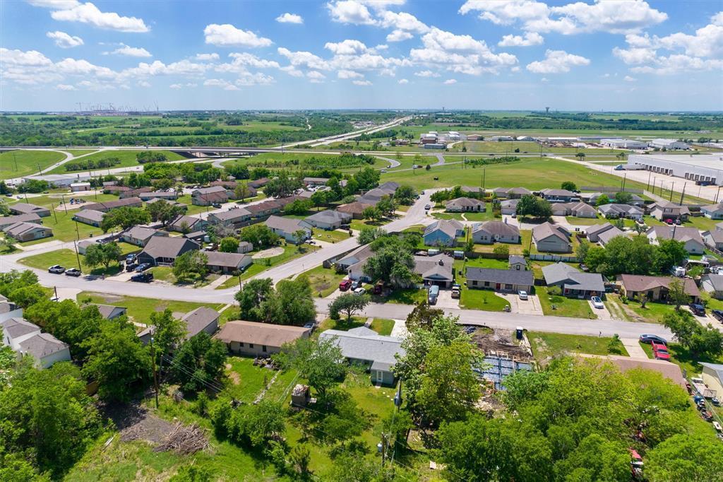504 Debus Dr in Taylor, TX - Building Photo