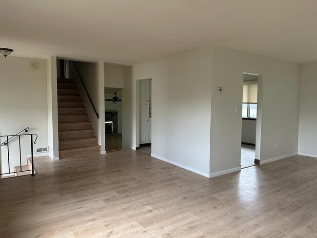 6819 Prairieview Ave in Woodridge, IL - Building Photo - Building Photo