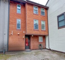 12 Lilac Ct in Cambridge, MA - Building Photo