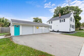 402 E Harding Dr in Appleton, WI - Building Photo - Building Photo