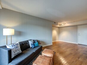 Vue at Laurel Canyon in Valley Village, CA - Building Photo - Building Photo