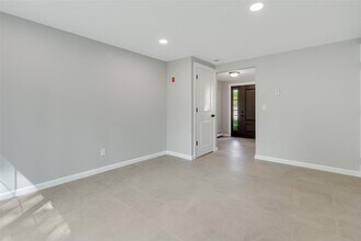 5 Helen Dr in Wappingers Falls, NY - Building Photo - Building Photo