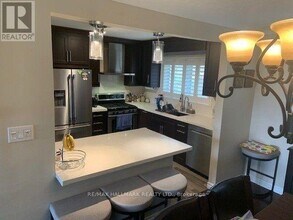 122 Wyndcliff Crescent in Toronto, ON - Building Photo - Building Photo