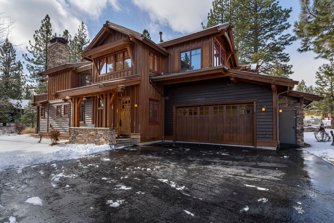 10247 Valmont Trail in Truckee, CA - Building Photo