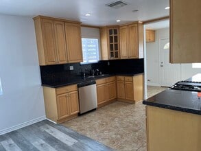 7860 Wentworth St in Sunland, CA - Building Photo - Building Photo