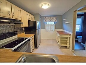 711 Newton Square Dr in Moon Township, PA - Building Photo - Building Photo