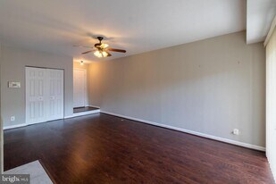 35 Pickering Ct in Germantown, MD - Building Photo