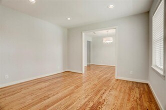 1643 Crestdale Dr in Houston, TX - Building Photo - Building Photo