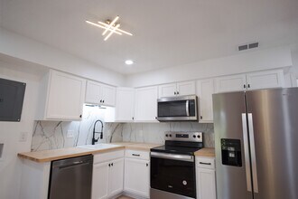 106 Woodhouse Ln, Unit D in Savannah, GA - Foto de edificio - Building Photo