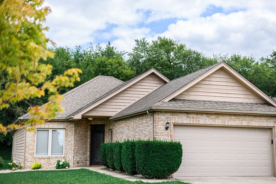 10501 Ontario Dr in Crown Point, IN - Building Photo
