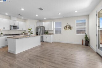 946 Osprey Dr in Lathrop, CA - Building Photo - Building Photo