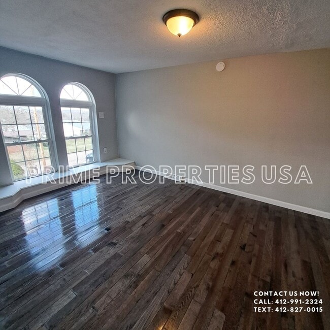 223 Columbia Dr in Aliquippa, PA - Foto de edificio - Building Photo