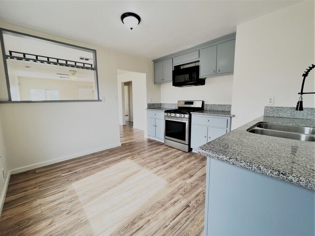 1005 Sterling Rd in Bakersfield, CA - Building Photo - Building Photo