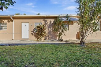 2445 SW 18th St in Miami, FL - Building Photo - Building Photo