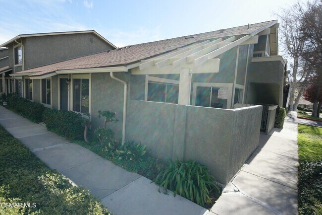 2676 La Paloma Cir in Thousand Oaks, CA - Foto de edificio - Building Photo