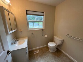 14960 Pleasant Valley Rd in Penn Valley, CA - Building Photo - Building Photo