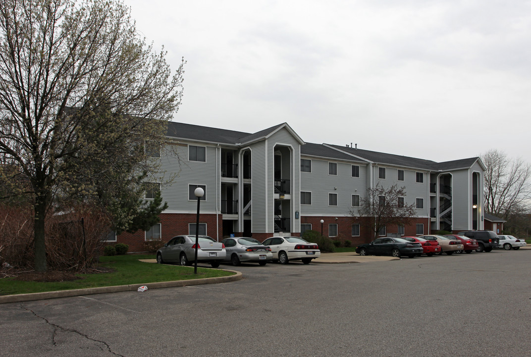 Cedar Knoll Apartments in Akron, OH - Building Photo