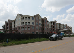 The Abbey at Westminster Plaza in Houston, TX - Building Photo - Building Photo