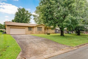 3066 E Lomita St in Springfield, MO - Building Photo