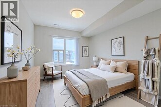 595 Strasburg Rd in Kitchener, ON - Building Photo - Building Photo