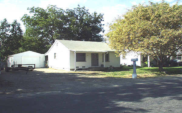 226 S Carroll Ave in Stockton, CA - Foto de edificio