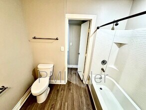 1800 W Oakwood St in Tyler, TX - Building Photo - Building Photo