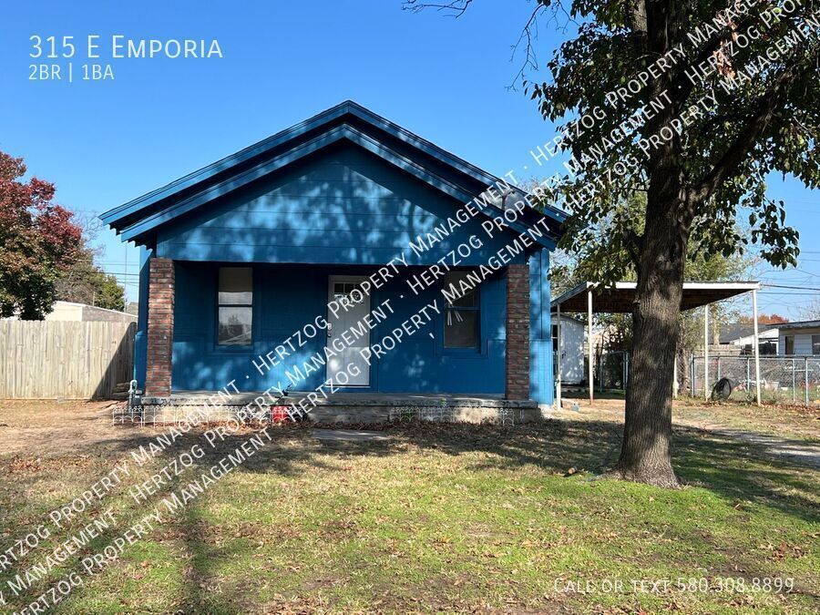 315 E Emporia Ave in Ponca City, OK - Building Photo