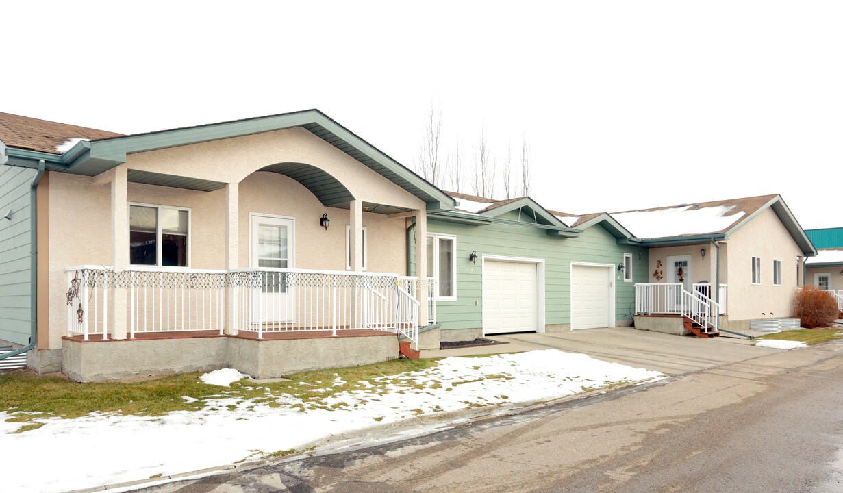 3 Spruce Ridge Dr in Spruce Grove, AB - Building Photo