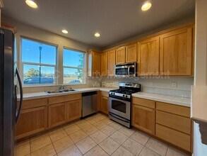 2527 N Village Dr in Santa Rosa, CA - Building Photo - Building Photo