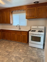 426 Cowell Ave in Manteca, CA - Foto de edificio - Building Photo