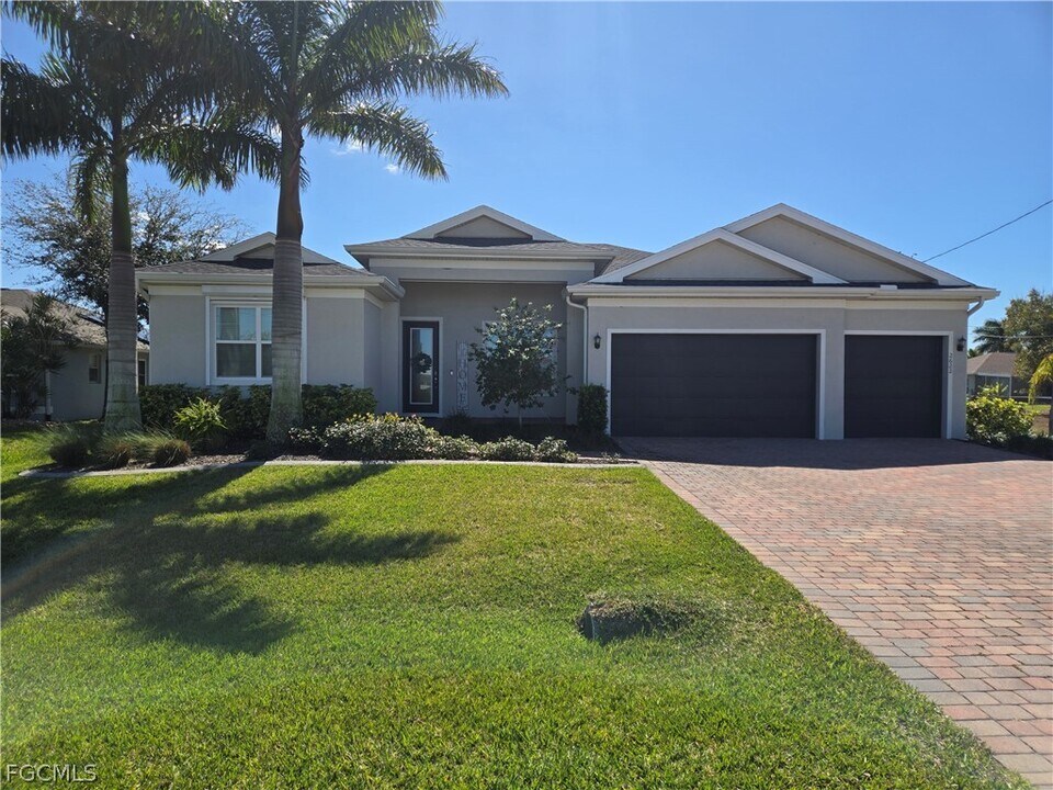 2622 SW 38th St in Cape Coral, FL - Building Photo
