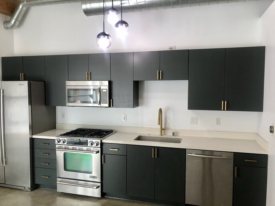 527 Molino St, Unit 117 in Los Angeles, CA - Foto de edificio