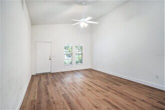 8514 N Hyaleah Rd in Tampa, FL - Building Photo - Building Photo