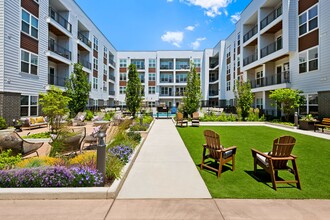 Everleigh Vernon Hills 55+ Active Adult Apartments in Vernon Hills, IL - Foto de edificio - Building Photo