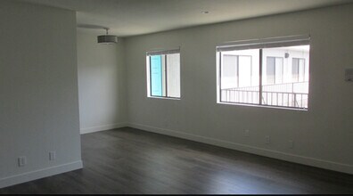 11040 Hesby St in Los Angeles, CA - Building Photo - Building Photo
