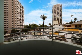 10336 Wilshire Blvd in Los Angeles, CA - Building Photo - Building Photo