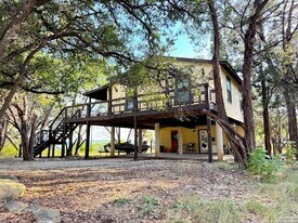 776 Lookout Dr in Canyon Lake, TX - Building Photo