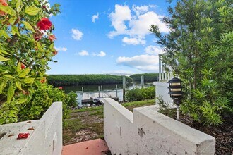 2254 Harbour Ct Dr in Longboat Key, FL - Building Photo - Building Photo