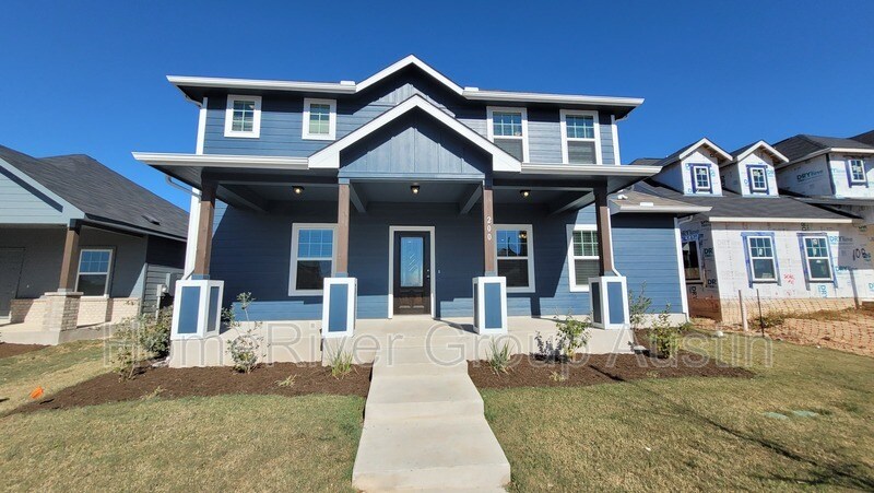 200 Doc Johns Dr in Hutto, TX - Building Photo
