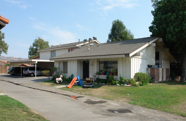 1564 Prather St in Simi Valley, CA - Foto de edificio - Building Photo